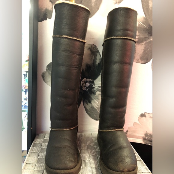 UGG over the knee Bailey Button in Dark Brown, Size 5 - Picture 5 of 5